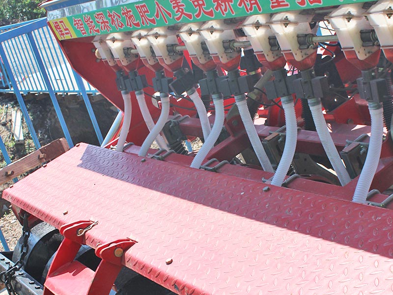 驱动耙播种机