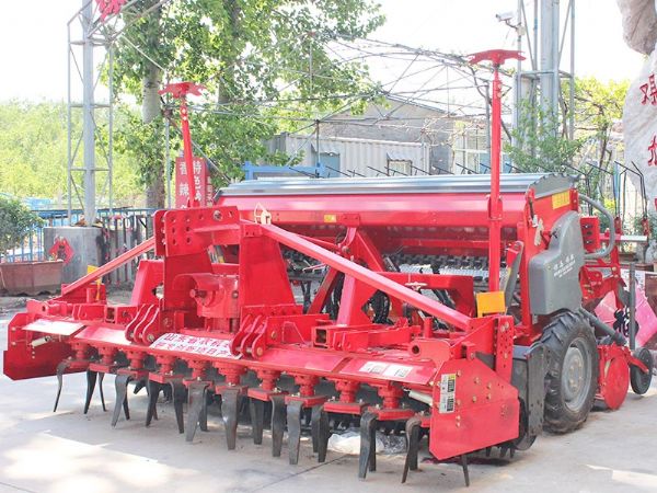 立旋整地双镇压小麦精量播种机